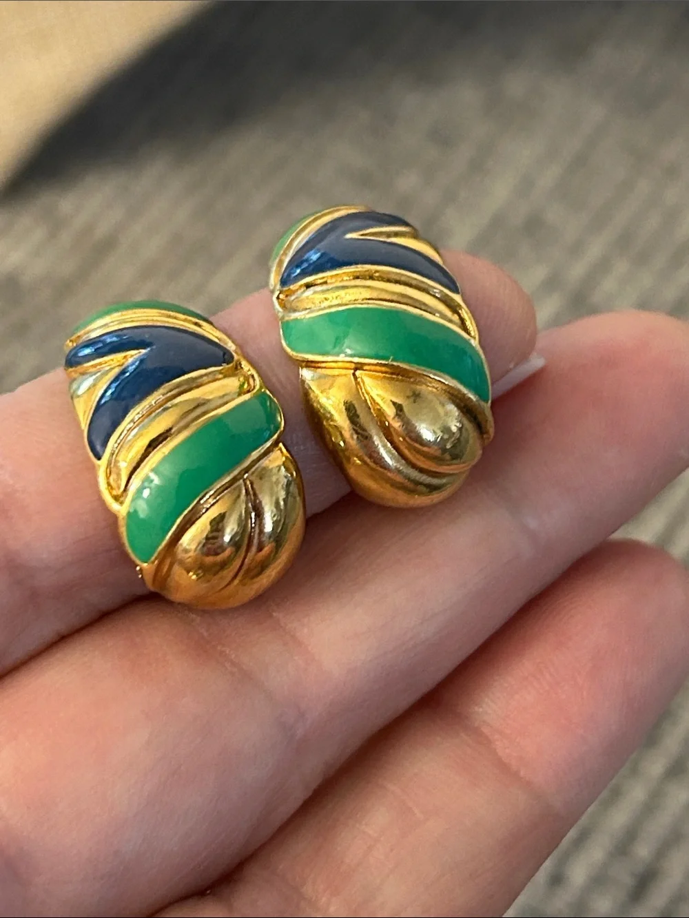Avon Gold-Tone Green & Navy Enamel Post Back earrings